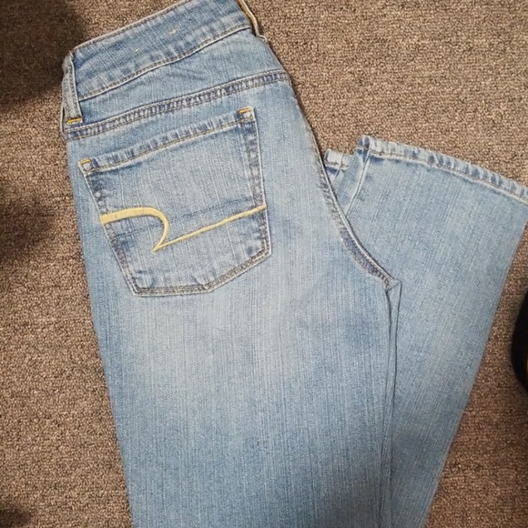 American Eagle light wash jeans size 2 short - Picture 3 of 3